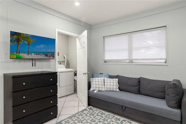 $5,900 | 3024 Northeast 2nd Terrace, Wilton Manors, FL 33334