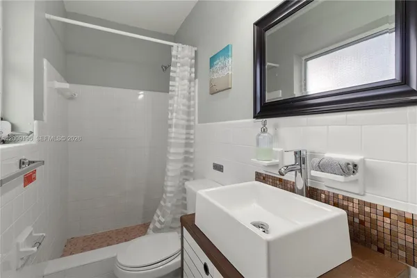 $5,900 | 3024 Northeast 2nd Terrace, Wilton Manors, FL 33334