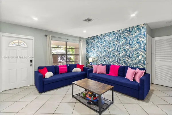 $5,900 | 3024 Northeast 2nd Terrace, Wilton Manors, FL 33334