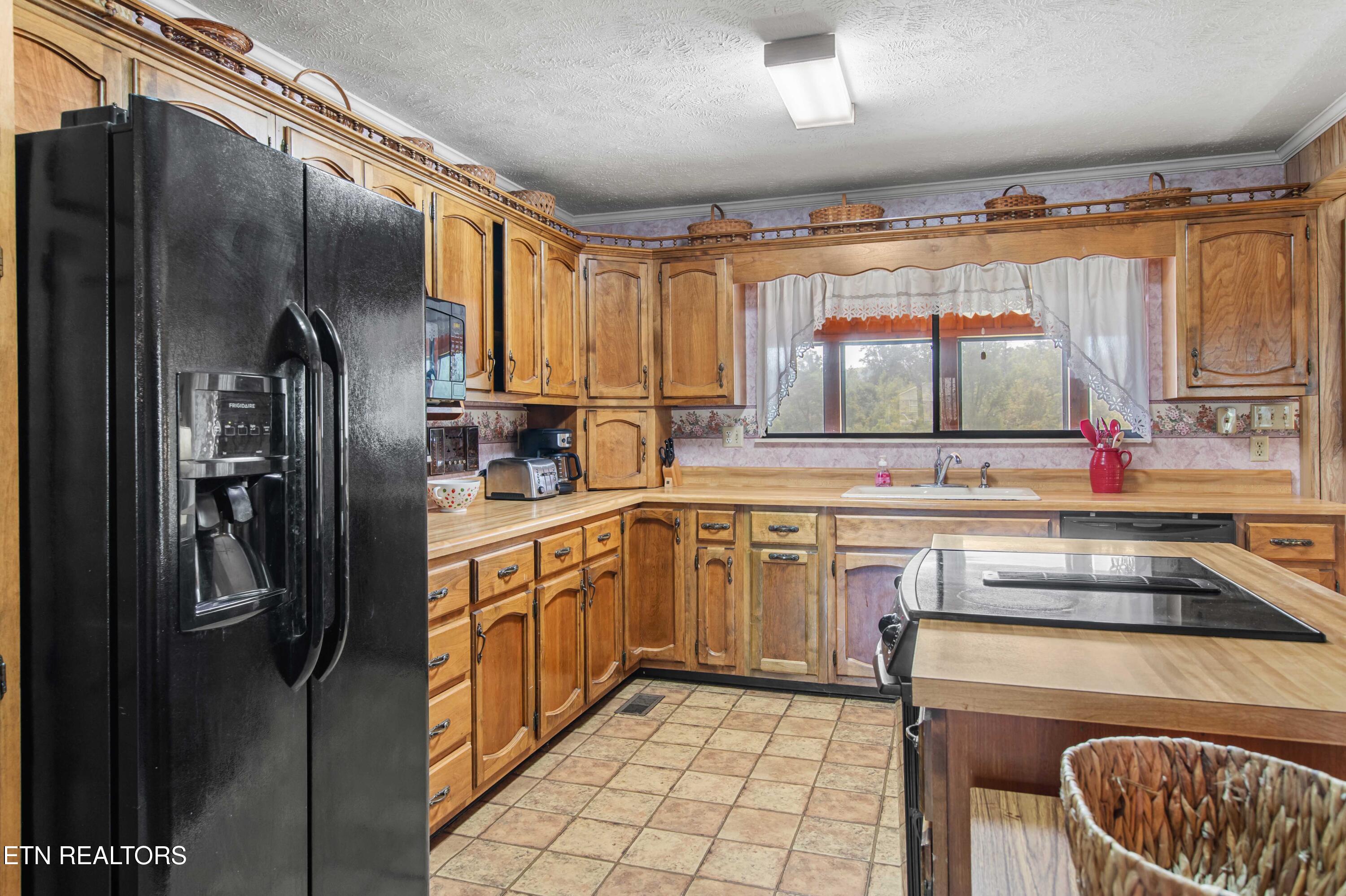3911 Miser Station Road Louisville, TN 37777 - Photo 14 of 49 Kitchen comes with all appliances
