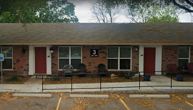 $912 | 1910 Wilson Street, Bastrop, TX 78602