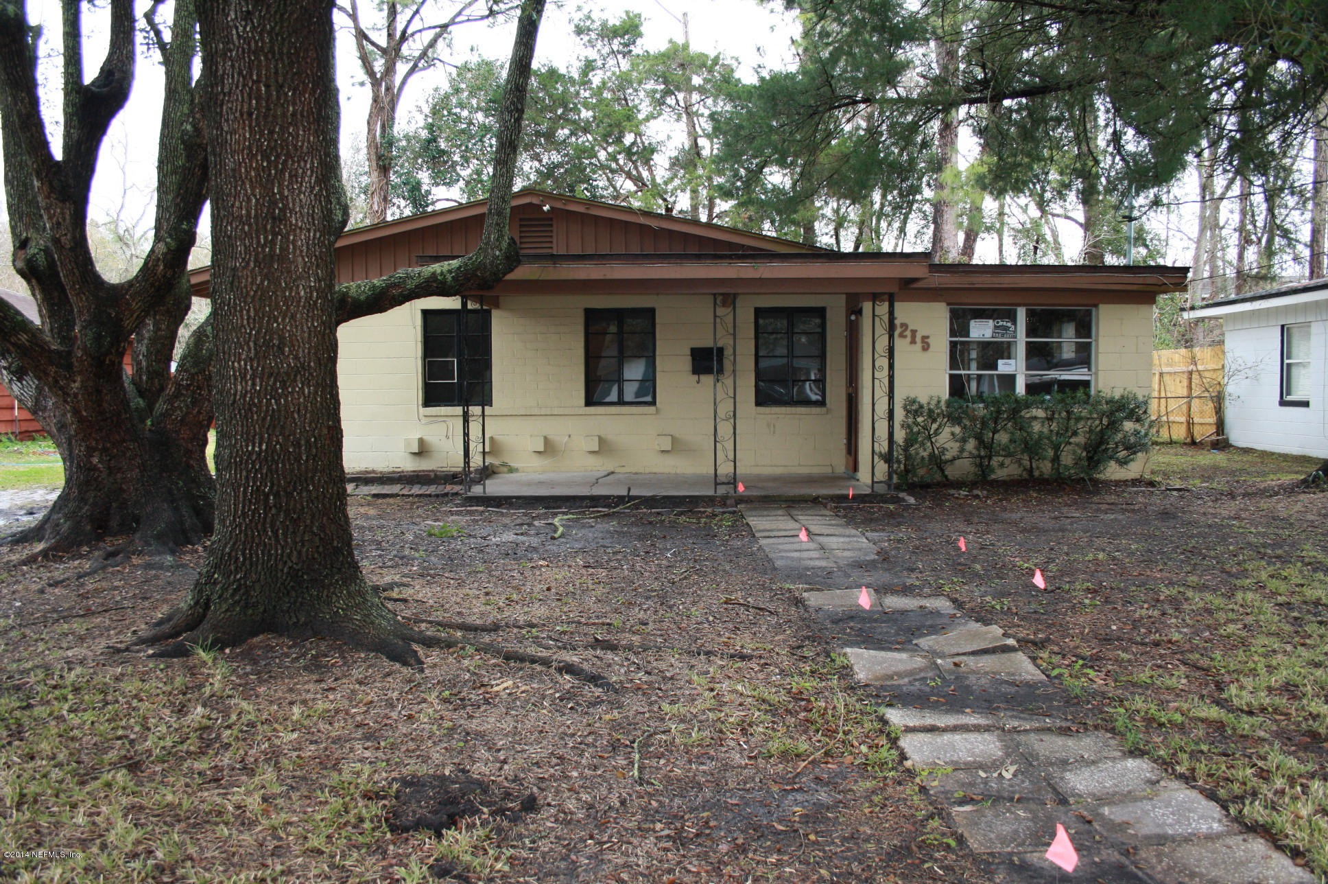 5215 Woodcrest Road Jacksonville, FL 32205 - Photo 1 of 12 front view