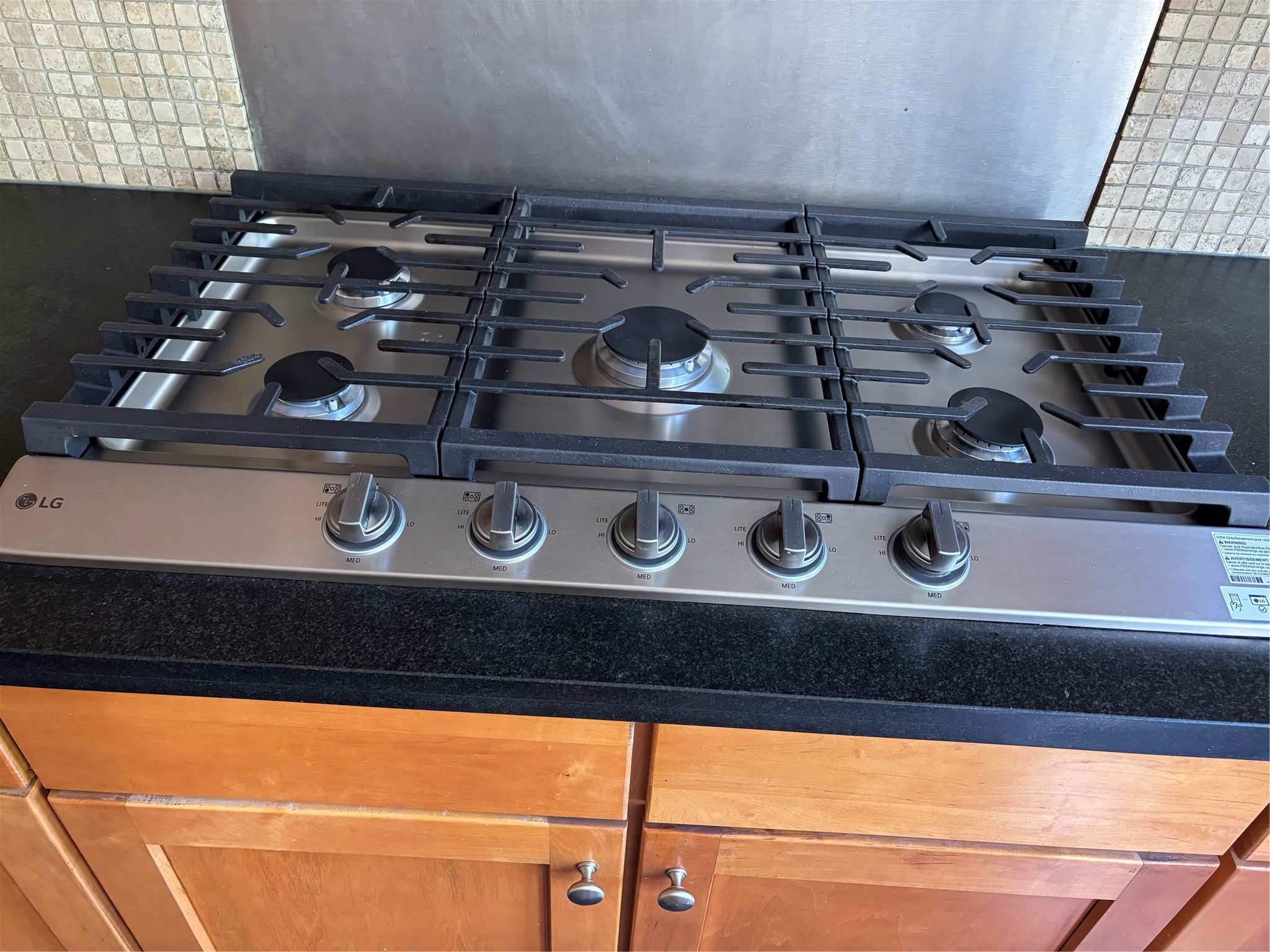 6016 Truro Street Houston, TX 77007 - Photo 12 of 26 Recently upgraded Five-burner gas cooktop providing ample cooking space and precise temperature control