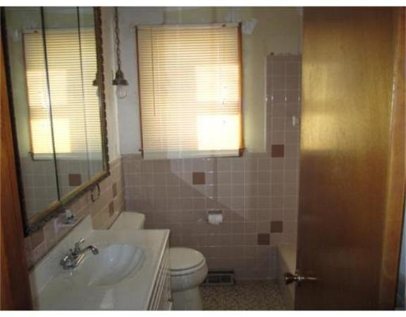 9 Barbara Road Randolph, MA 02368 - Photo 5 of 6 Gallery Image 5