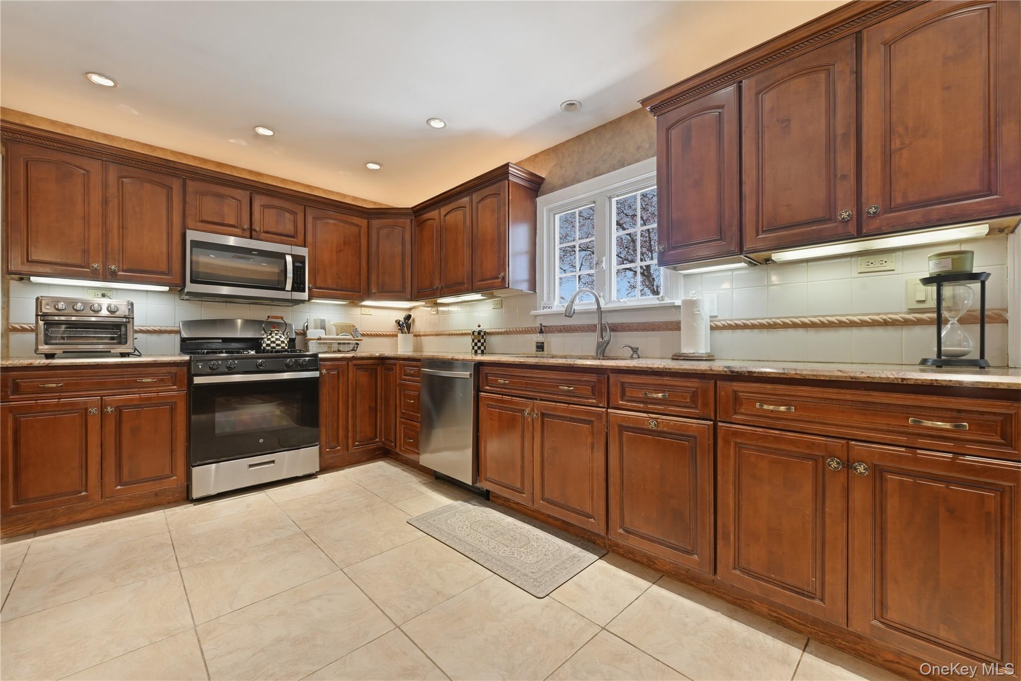 11 Rumson Road Massapequa, NY 11758 - Photo 11 of 31