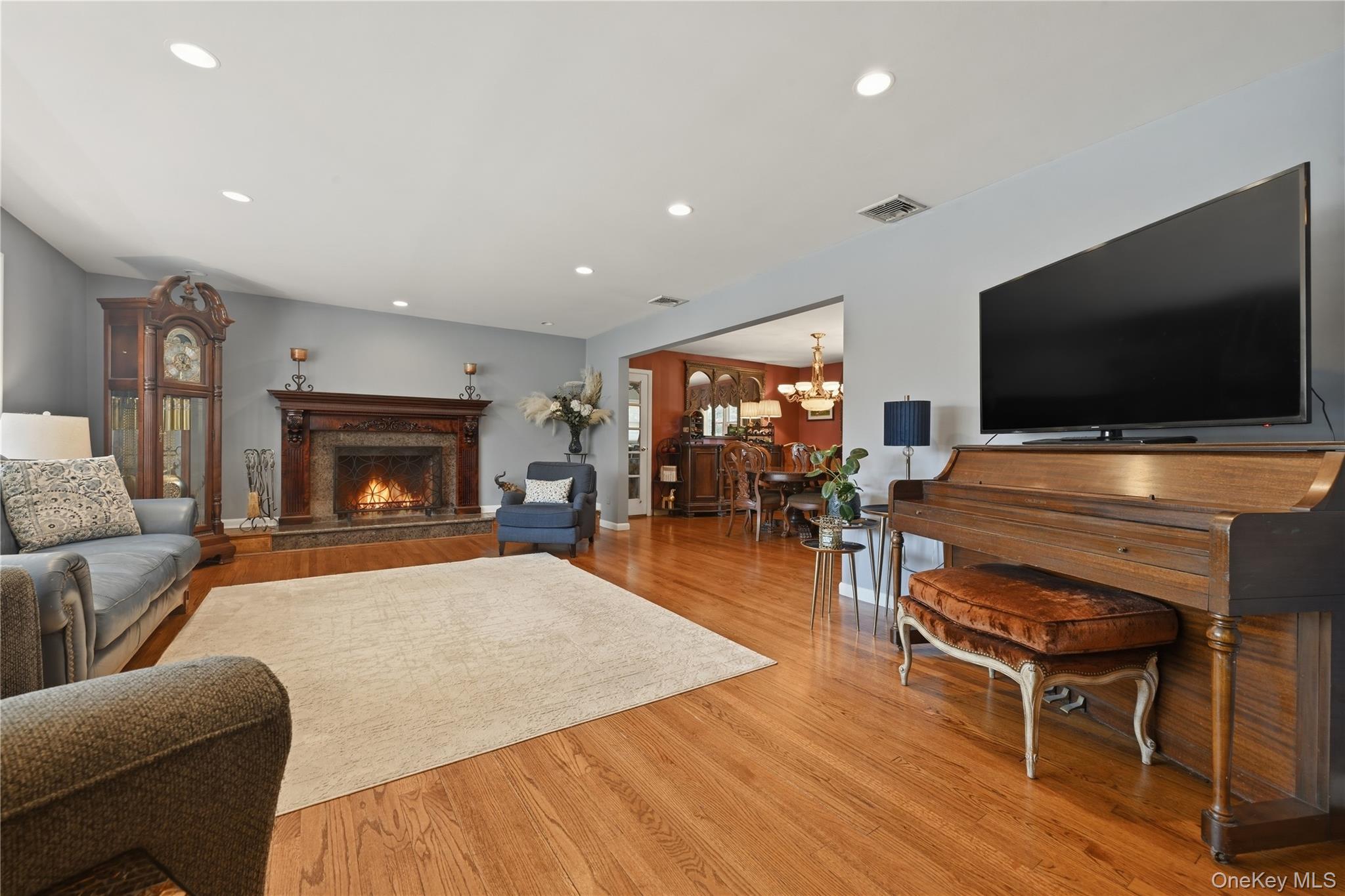 11 Rumson Road Massapequa, NY 11758 - Photo 5 of 31