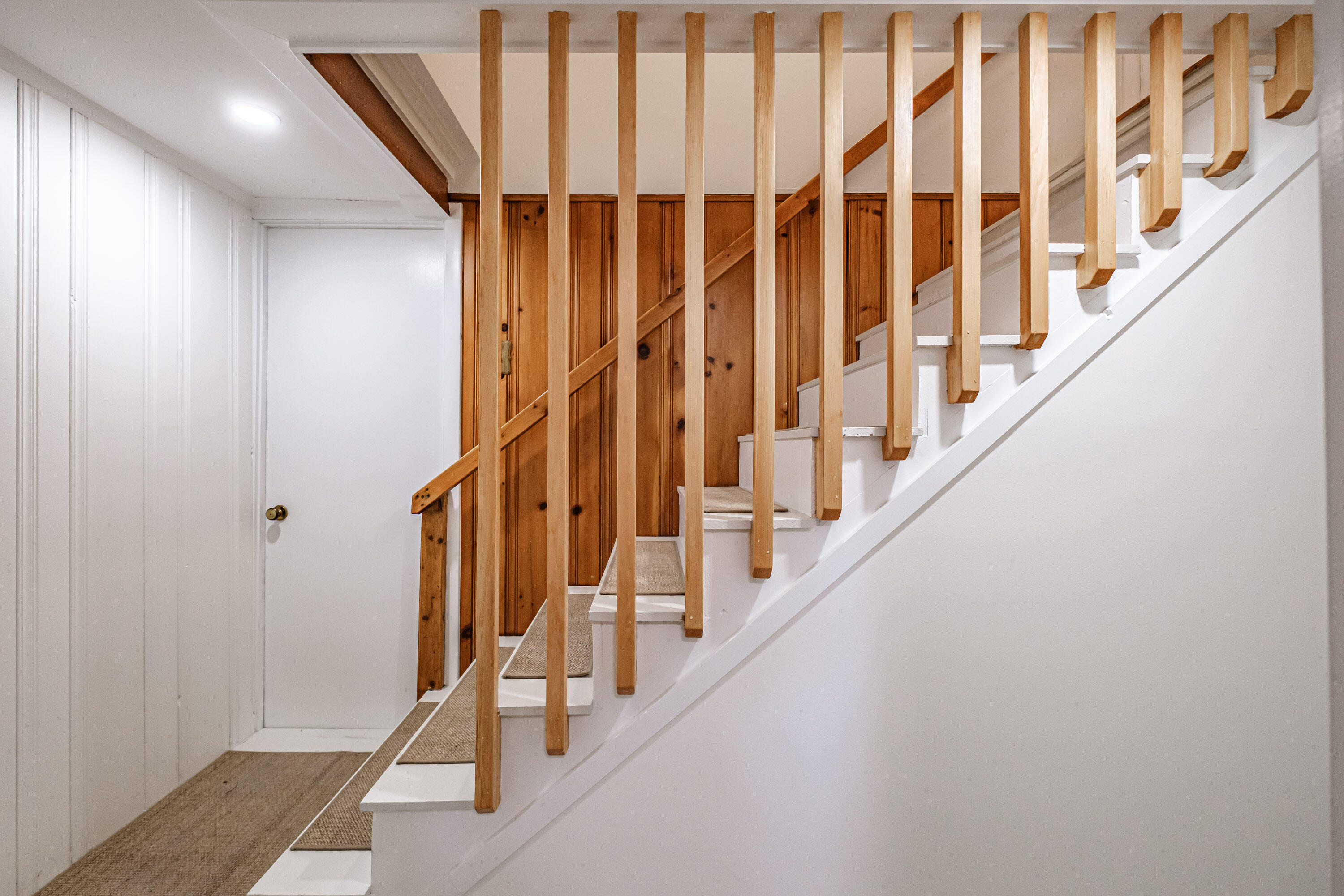 158 Newell Road Yarmouth, ME 04096 - Photo 19 of 33 stair detail
