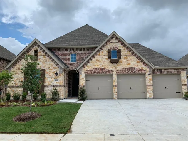 $2,950 | 405 Ambrose Street, Fort Worth, TX 76131