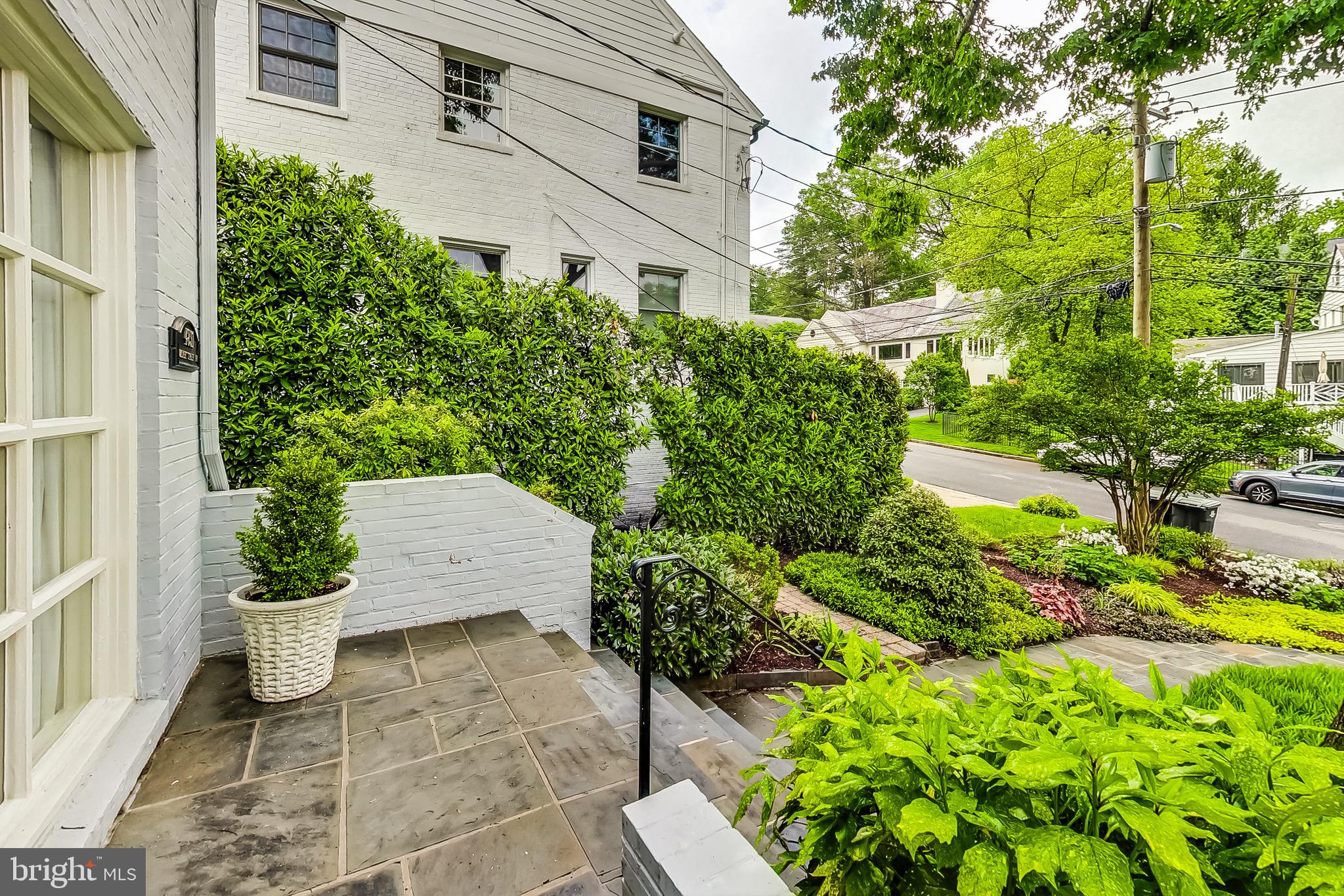 4831 Calvert Street Northwest Washington, DC 20007 - Photo 4 of 44