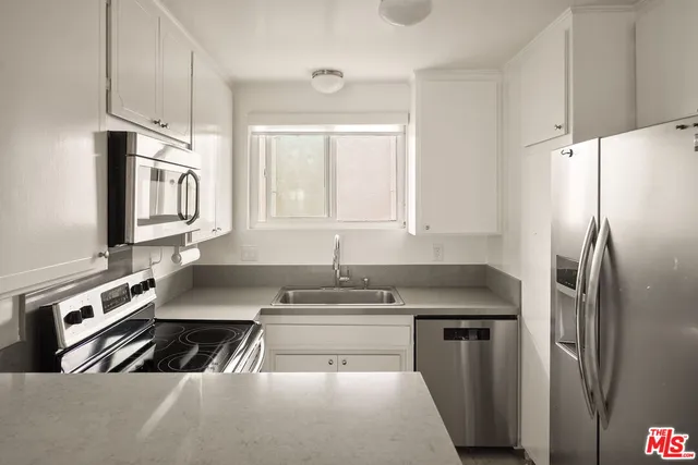 $3,495 | 834 6th Street, Unit 202, Santa Monica, CA 90403