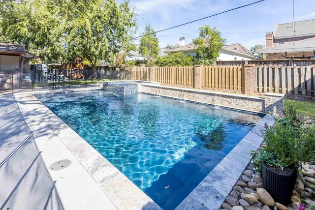 $949,900 | 4843 Sweetbriar Street, Baton Rouge, LA 70808