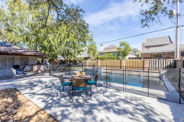 $949,900 | 4843 Sweetbriar Street, Baton Rouge, LA 70808