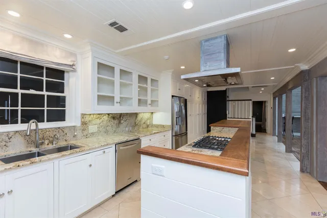 $949,900 | 4843 Sweetbriar Street, Baton Rouge, LA 70808