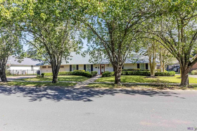 $949,900 | 4843 Sweetbriar Street, Baton Rouge, LA 70808
