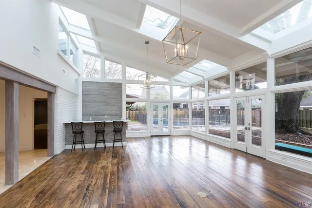 $949,900 | 4843 Sweetbriar Street, Baton Rouge, LA 70808