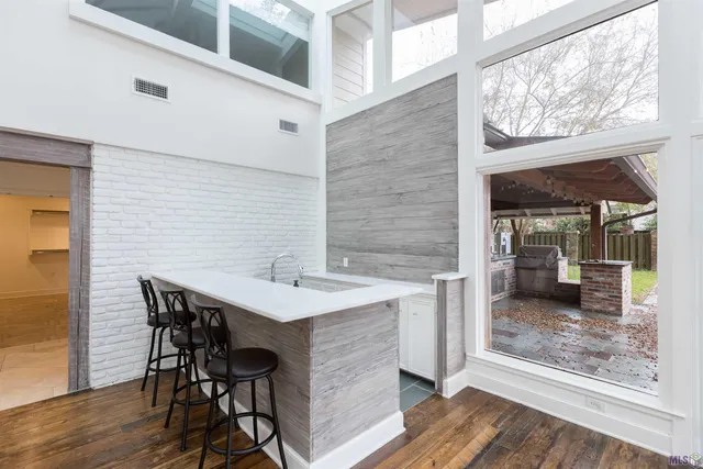 $949,900 | 4843 Sweetbriar Street, Baton Rouge, LA 70808