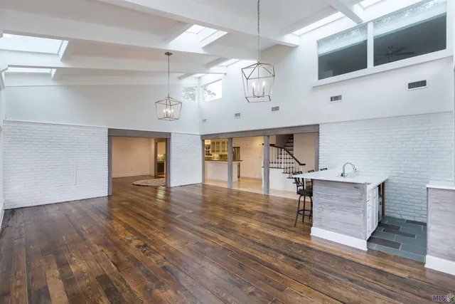 $949,900 | 4843 Sweetbriar Street, Baton Rouge, LA 70808