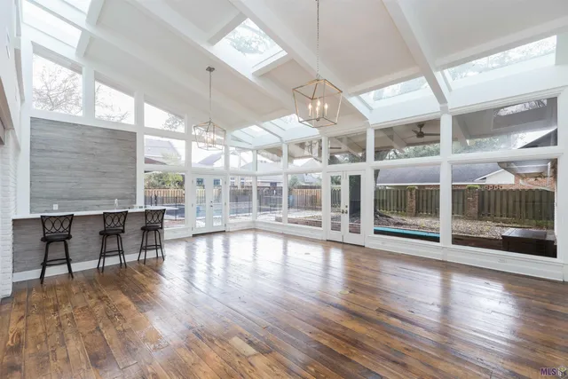 $949,900 | 4843 Sweetbriar Street, Baton Rouge, LA 70808