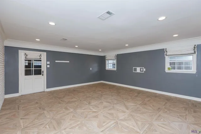 $949,900 | 4843 Sweetbriar Street, Baton Rouge, LA 70808