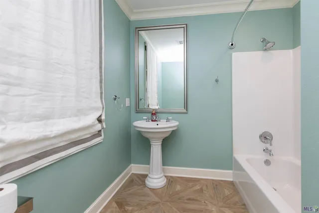 $949,900 | 4843 Sweetbriar Street, Baton Rouge, LA 70808