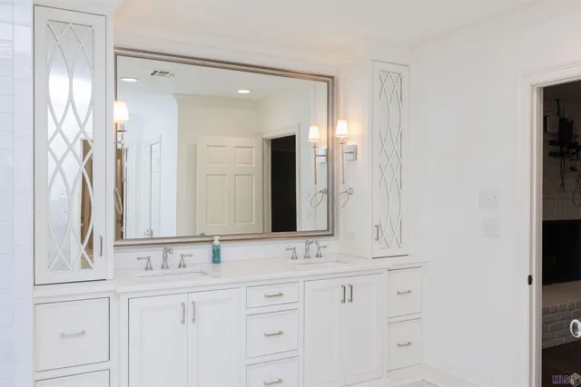 $949,900 | 4843 Sweetbriar Street, Baton Rouge, LA 70808