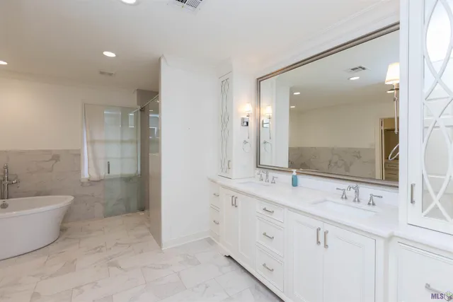 $949,900 | 4843 Sweetbriar Street, Baton Rouge, LA 70808