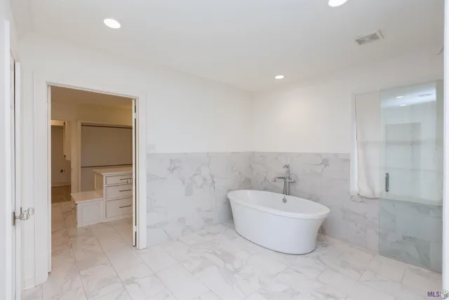 $949,900 | 4843 Sweetbriar Street, Baton Rouge, LA 70808