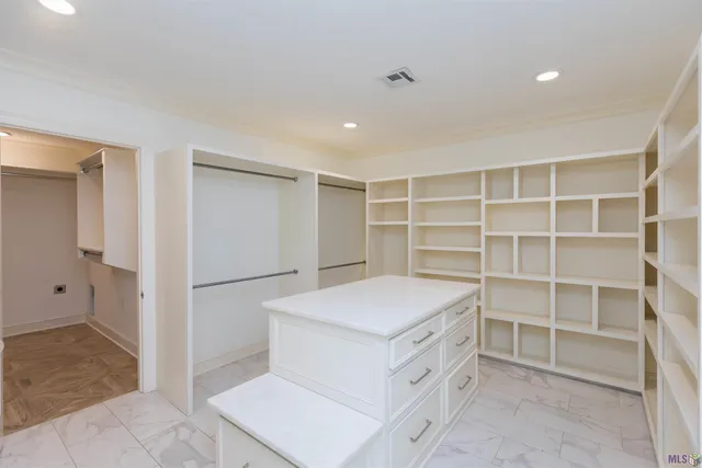 $949,900 | 4843 Sweetbriar Street, Baton Rouge, LA 70808