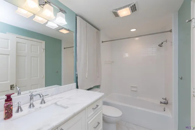 $949,900 | 4843 Sweetbriar Street, Baton Rouge, LA 70808