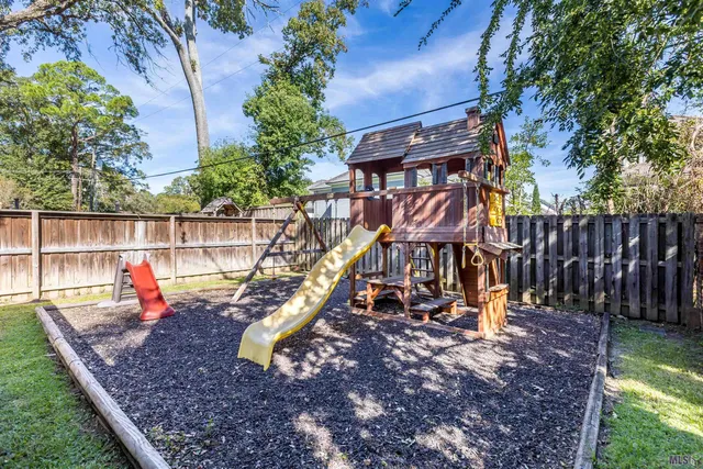 $949,900 | 4843 Sweetbriar Street, Baton Rouge, LA 70808