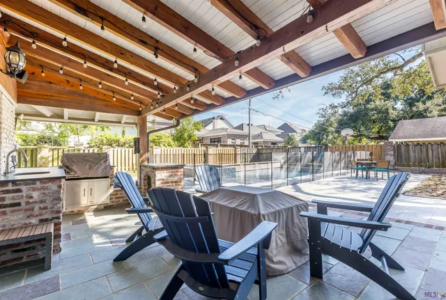 $949,900 | 4843 Sweetbriar Street, Baton Rouge, LA 70808