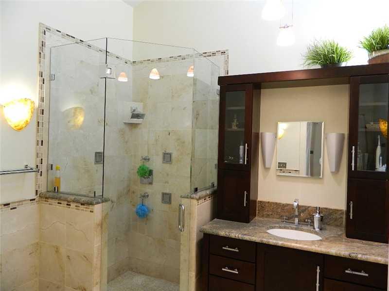 7055 Warwick Road Indianapolis, IN 46220 - Photo 12 of 24 Gallery Image 12