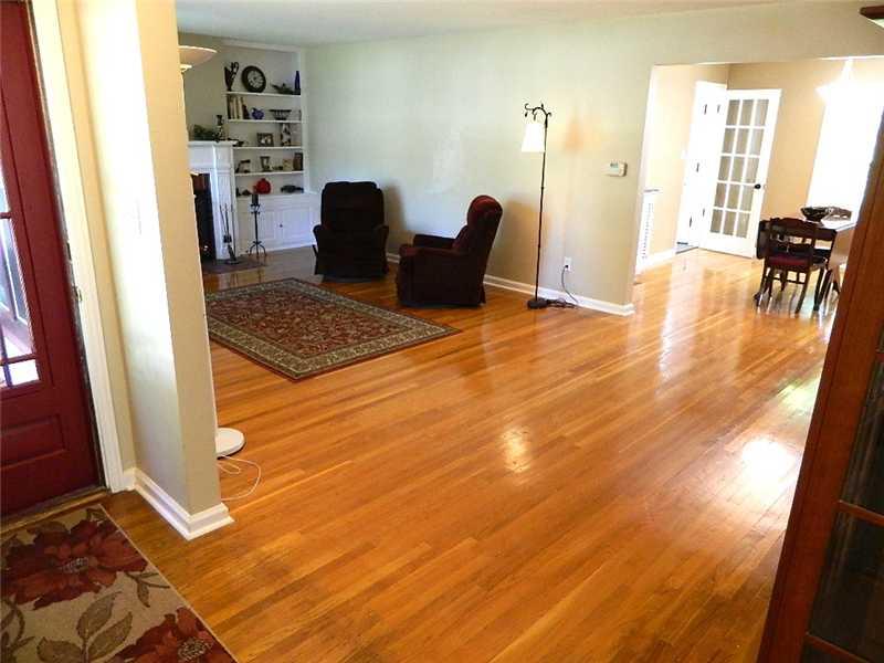7055 Warwick Road Indianapolis, IN 46220 - Photo 3 of 24 Gallery Image 3