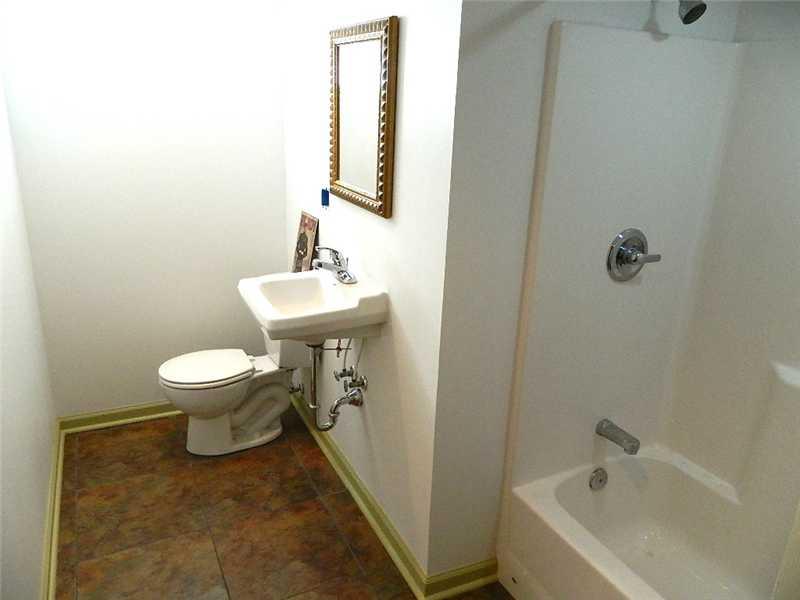 7055 Warwick Road Indianapolis, IN 46220 - Photo 21 of 24 Gallery Image 21