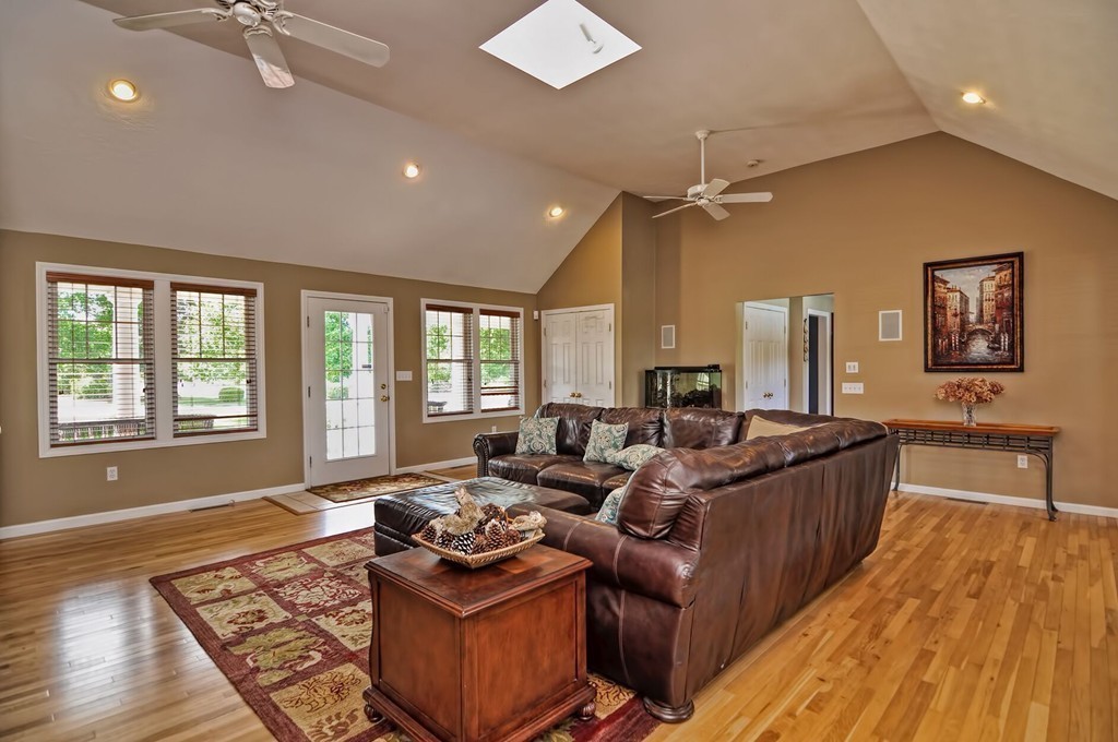 4 Donna Pass Hopkinton, MA 01748 - Photo 8 of 30