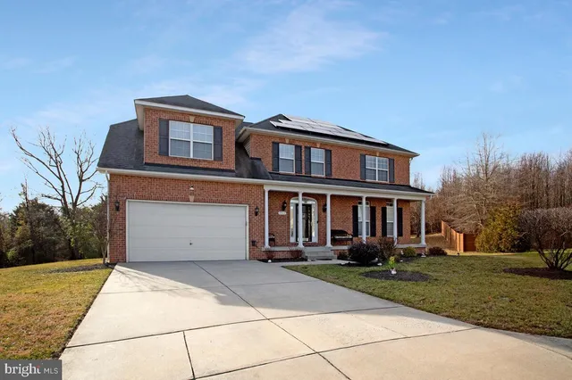 a front view of house with yard