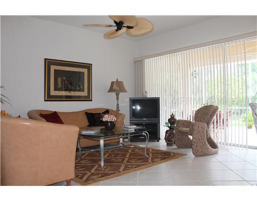 6560 Copper Ridge Trail University Park, FL 34201 - Photo 3 of 12 Living Room