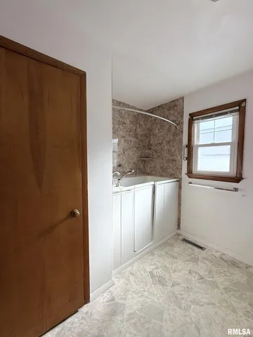 $79,900 | 92 Madison Street, Galesburg, IL 61401