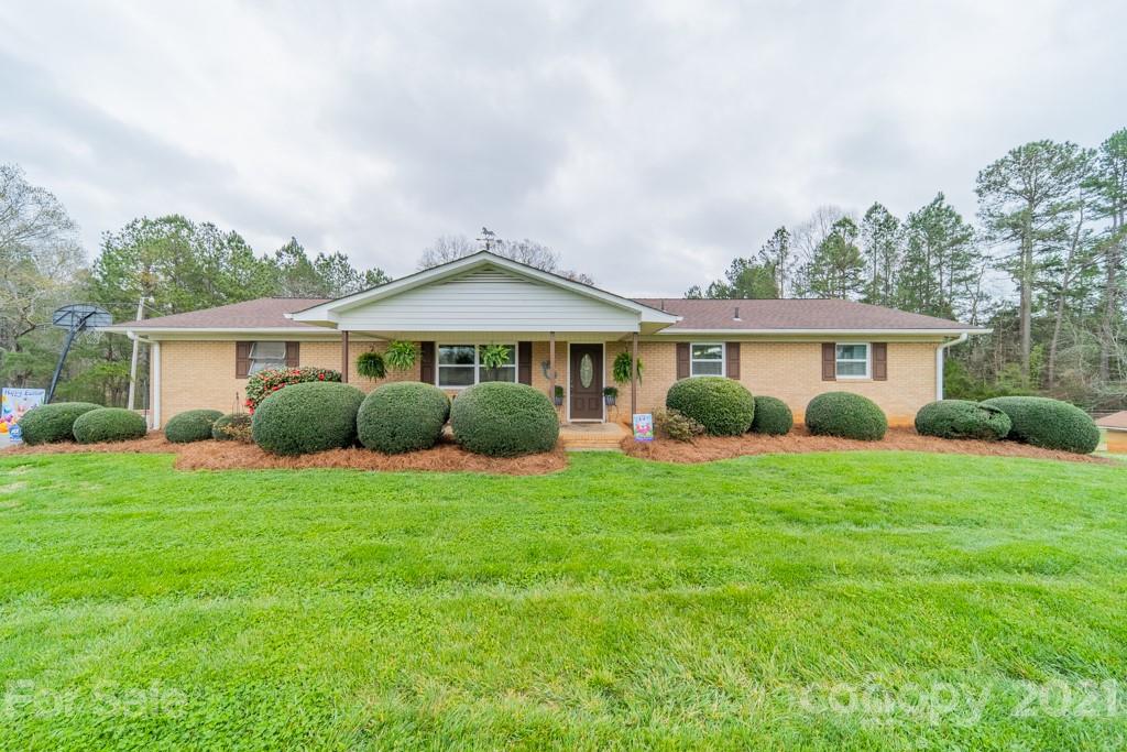 1804 Mayberry Road Dallas, NC 28034 - Photo 2 of 42 Gallery Image 2