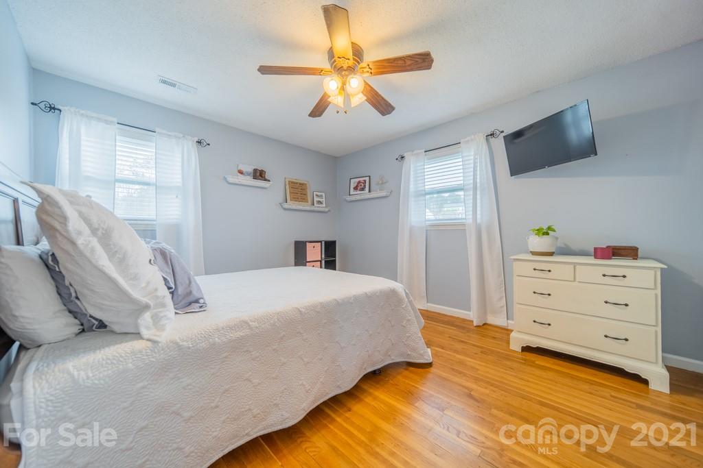 1804 Mayberry Road Dallas, NC 28034 - Photo 13 of 42 Gallery Image 13