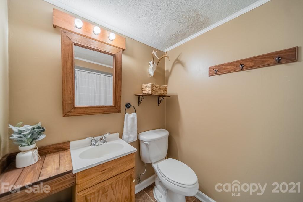 1804 Mayberry Road Dallas, NC 28034 - Photo 17 of 42 Gallery Image 17