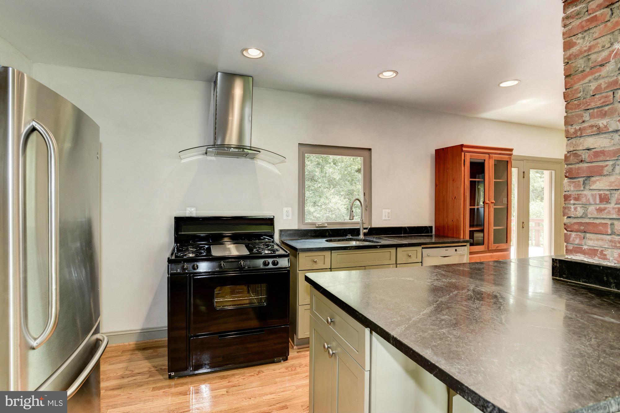 3035 Castle Road Falls Church, VA 22044 - Photo 2 of 24 Kitchen