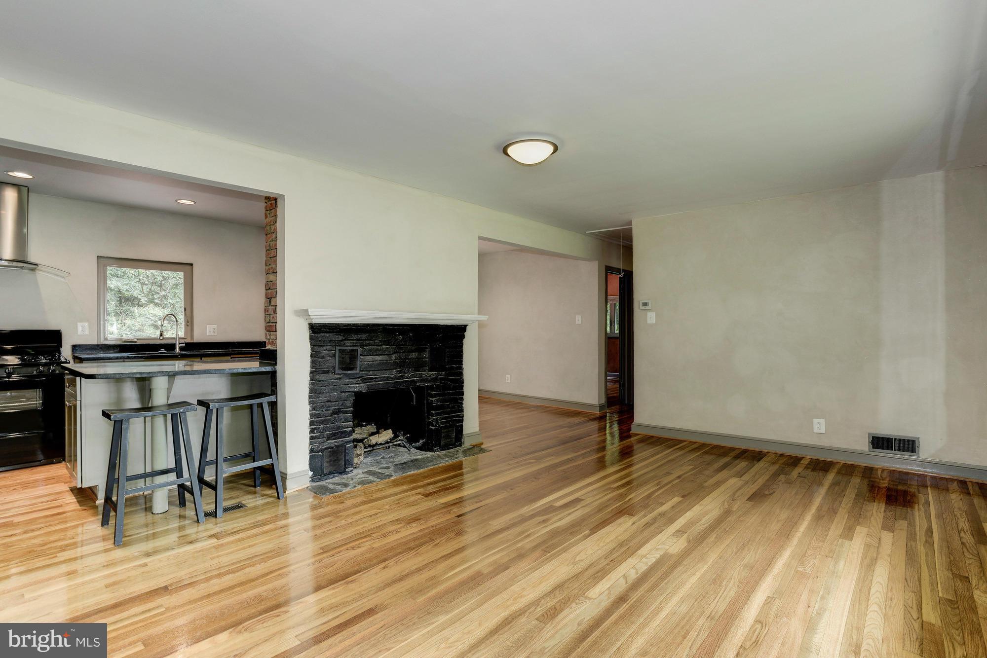 3035 Castle Road Falls Church, VA 22044 - Photo 5 of 24 Living Room
