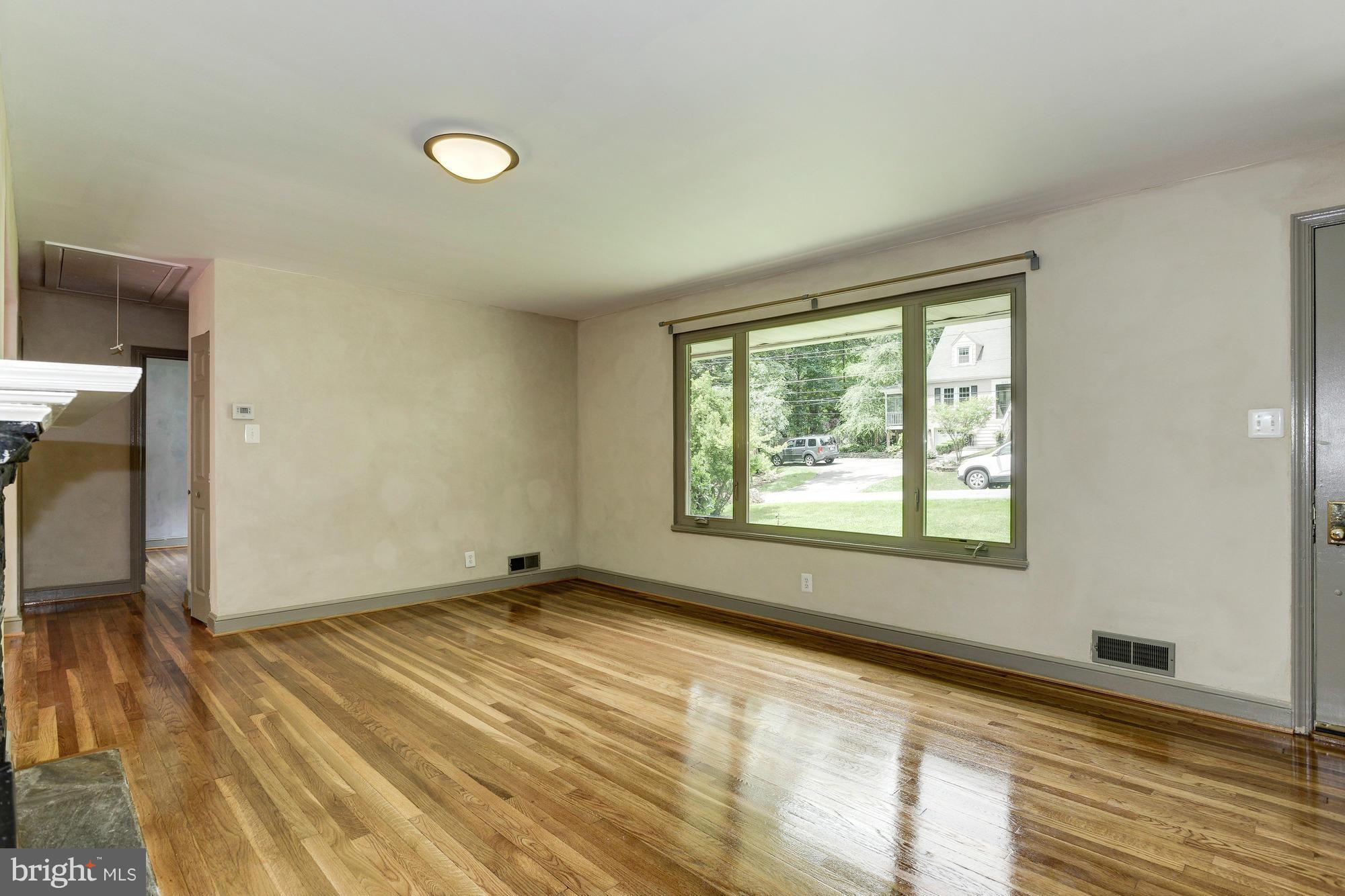 3035 Castle Road Falls Church, VA 22044 - Photo 6 of 24 Living Room