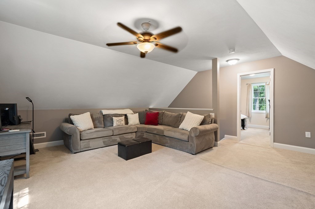 1261 Main Street Reading, MA 01867 - Photo 27 of 33 Gallery Image 27