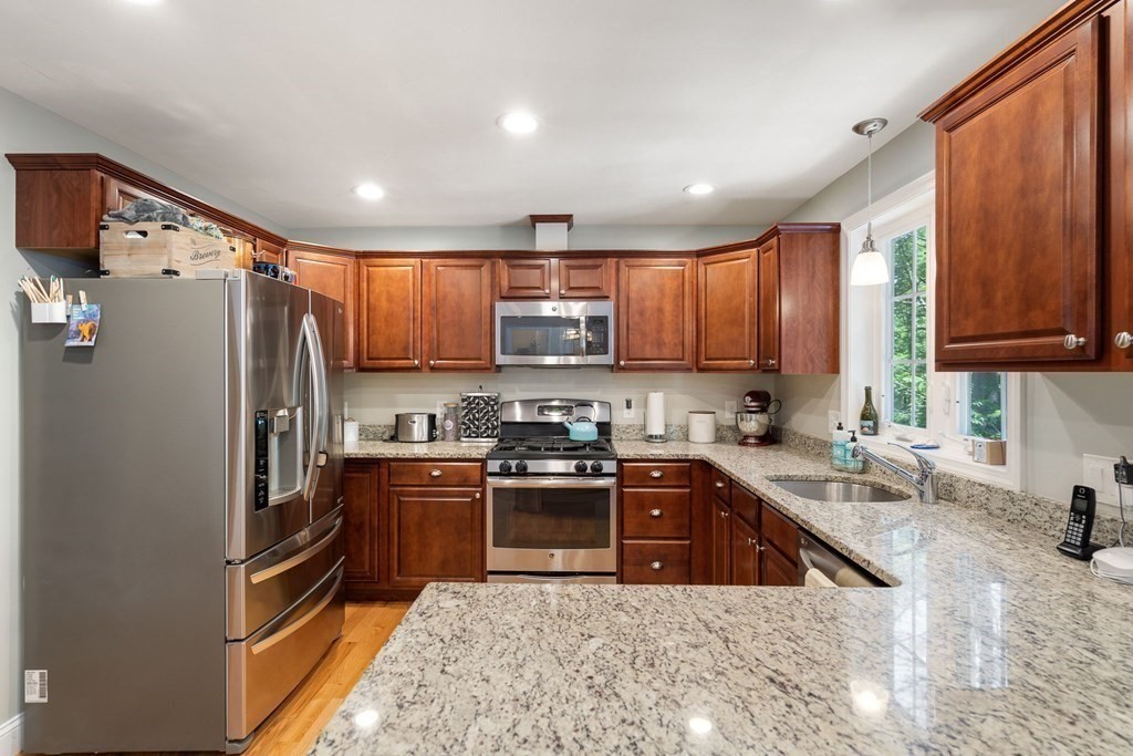 1261 Main Street Reading, MA 01867 - Photo 3 of 33 Gallery Image 3