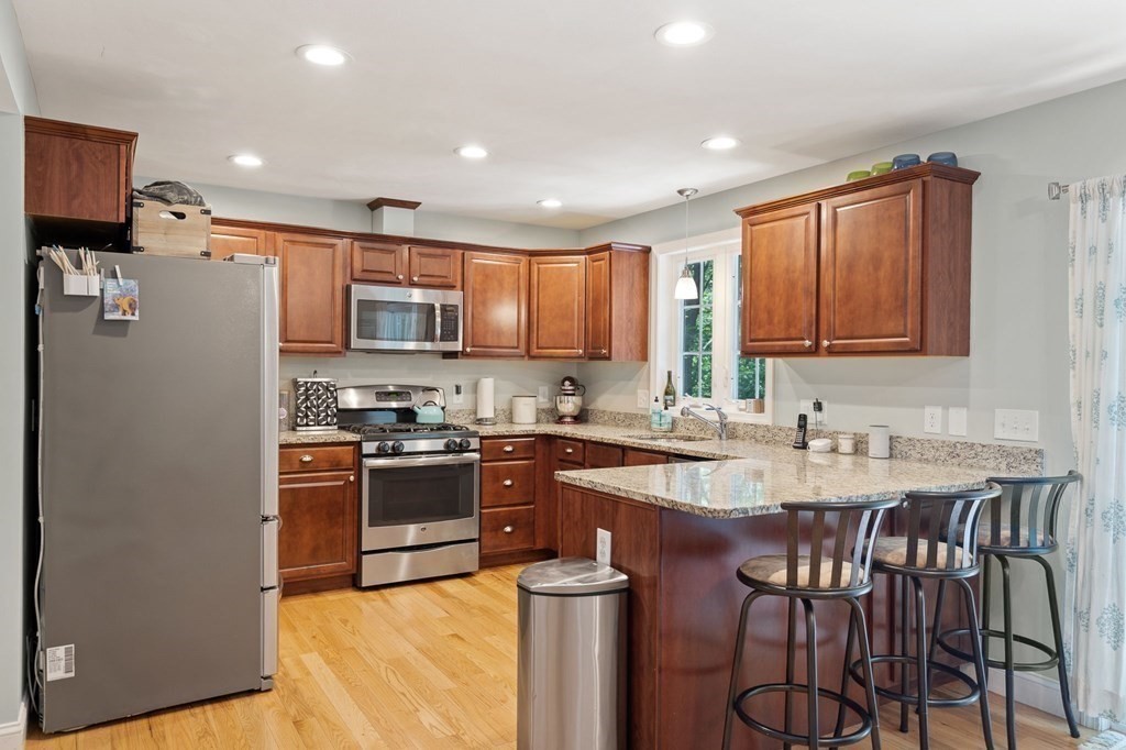 1261 Main Street Reading, MA 01867 - Photo 6 of 33 Gallery Image 6