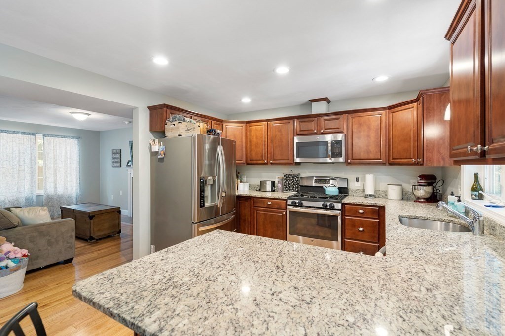 1261 Main Street Reading, MA 01867 - Photo 8 of 33 Gallery Image 8