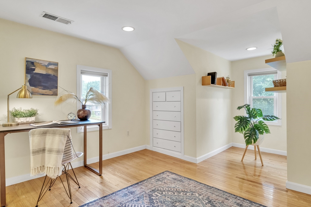 829 Chestnut Street Newton, MA 02468 - Photo 22 of 36
