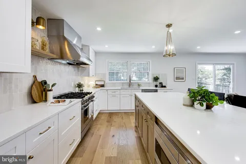 $1,095,000 | 11832 Enid Drive, Potomac, MD 20854